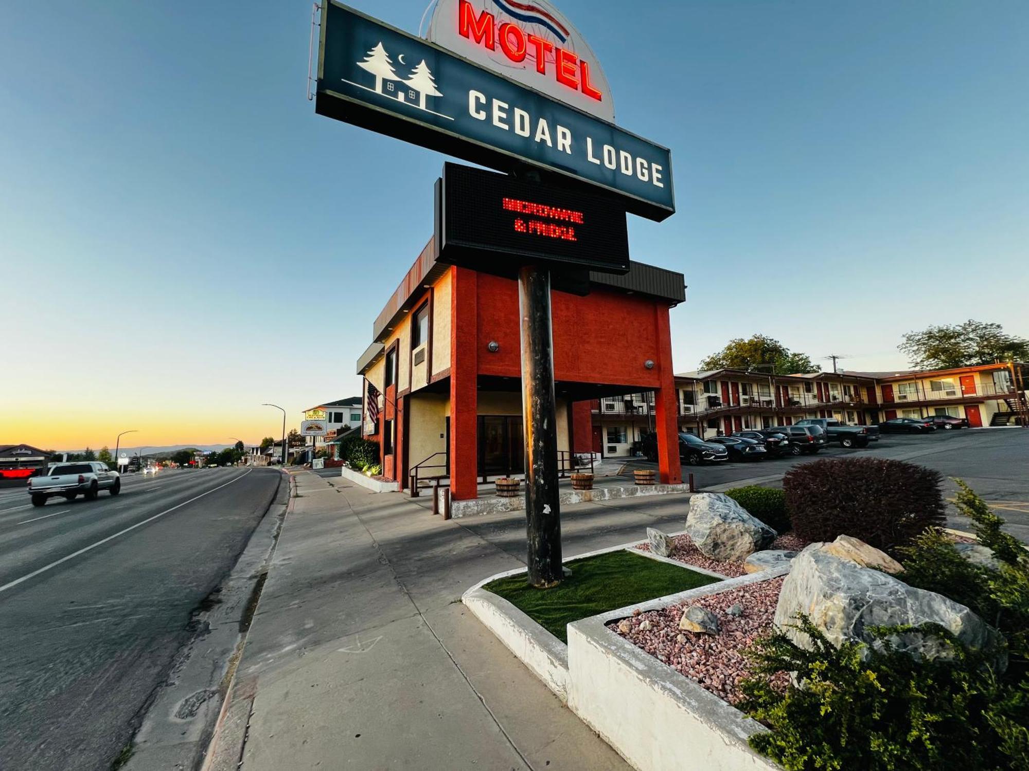 Cedar Lodge シーダー・シティ エクステリア 写真